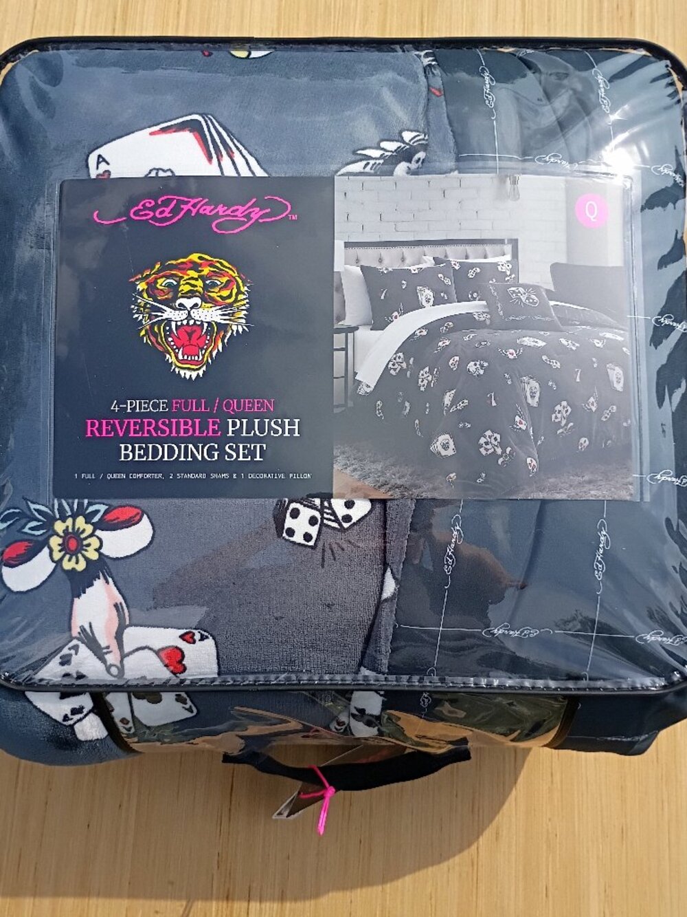 Ed Hardy 4-Piece Full / Queen Reversible Plush Bedding Set — Brand New